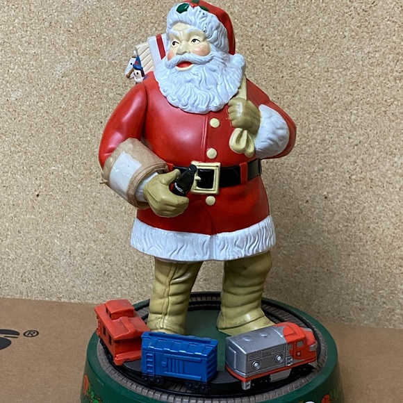 Coca Cola Santa Claus Mechanical Ertl Bank 1st in the Series Moving Train. - Picture 2 of 11
